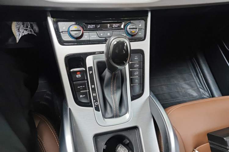 Used Geely Auto Emgrand X7 Sport 2016 1.8TD Automatic Smart Connectivity Version Gear Lever