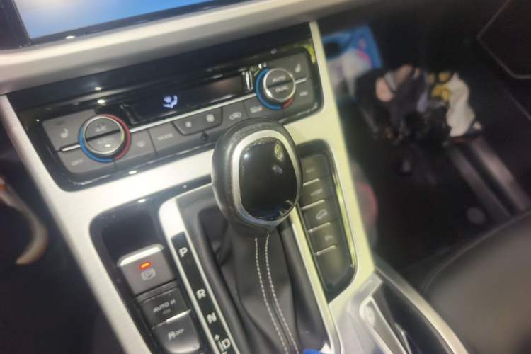 Used Geely Auto Emgrand X7 Sport 2016 1.8TD Automatic Smart Model Gear Lever