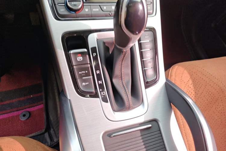 Used Geely Auto Emgrand X7 Sport 2016 1.8TD Automatic All-Wheel-Drive ZhiZun Edition Gear Lever