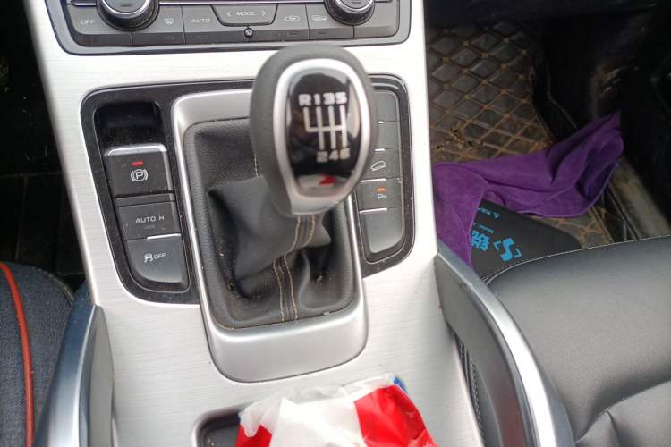 Used Geely Auto Emgrand X7 Sport 2016 2.0L Manual Smart Connect Version Gear Lever