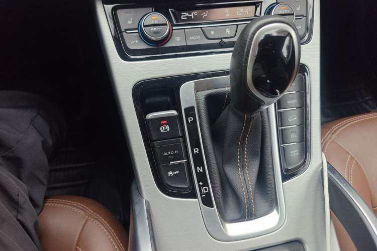Used Geely Auto Emgrand X7 Sport 2016 1.8TD Automatic All-Wheel-Drive ZhiZun Edition Gear Lever