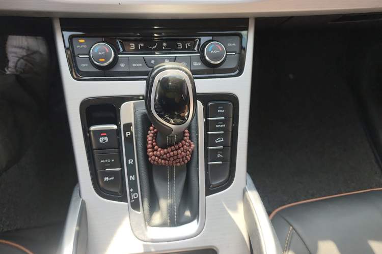 Used Geely Auto Emgrand X7 Sport 2016 1.8TD Automatic Smart Connectivity Version Gear Lever