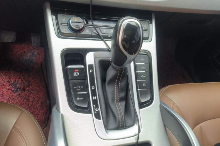 Used Geely Auto Emgrand X7 Sport 2016 1.8TD Automatic ZhiZun Version Gear Lever