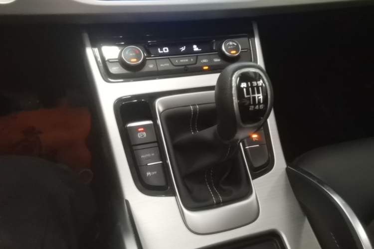 Used Geely Auto Emgrand X7 Sport 2016 2.0L Manual ZhiShang Version Gear Lever