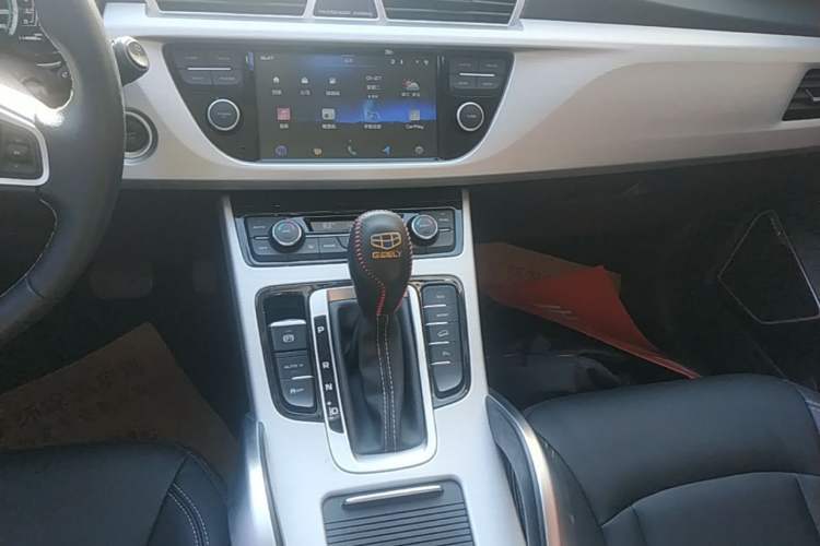 Used Geely Auto Emgrand X7 Sport 2016 1.8TD Automatic Smart Connectivity Version Gear Lever