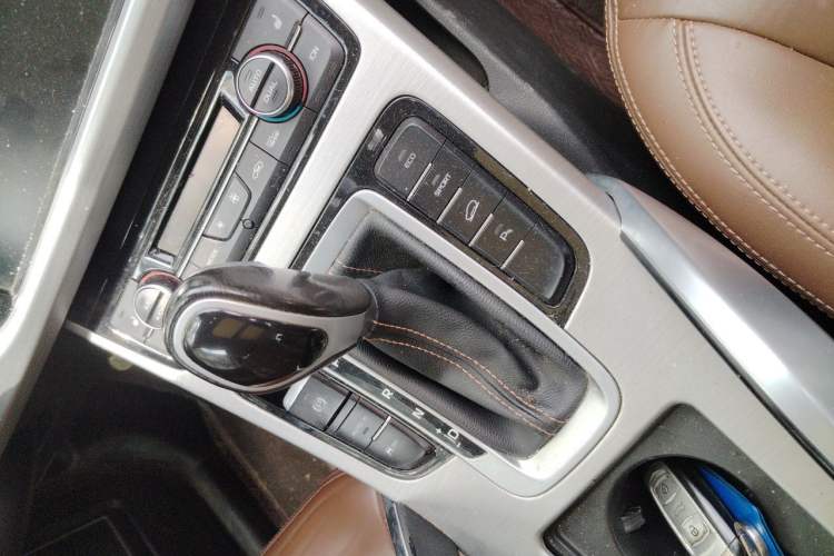 Used Geely Auto Emgrand X7 Sport 2016 1.8TD Automatic ZhiZun Version Gear Lever