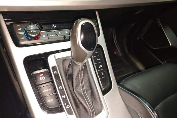 Used Geely Auto Emgrand X7 Sport 2016 1.8TD Automatic Smart Model Gear Lever