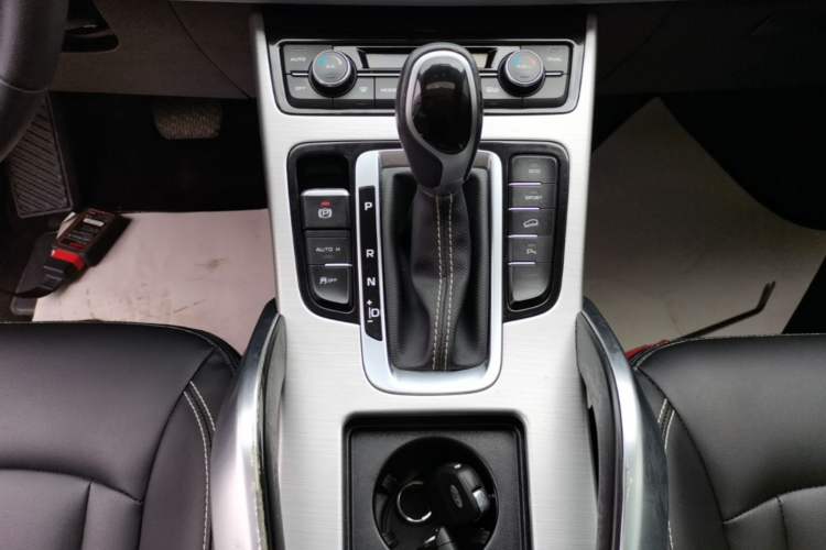Used Geely Auto Emgrand X7 Sport 2016 1.8TD Automatic Smart Connectivity Version Gear Lever