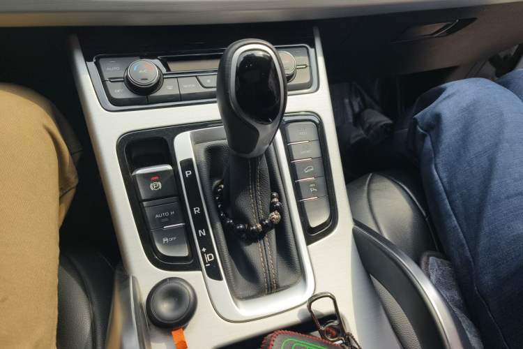 Used Geely Auto Emgrand X7 Sport 2016 1.8TD Automatic Smart Connectivity Version Gear Lever