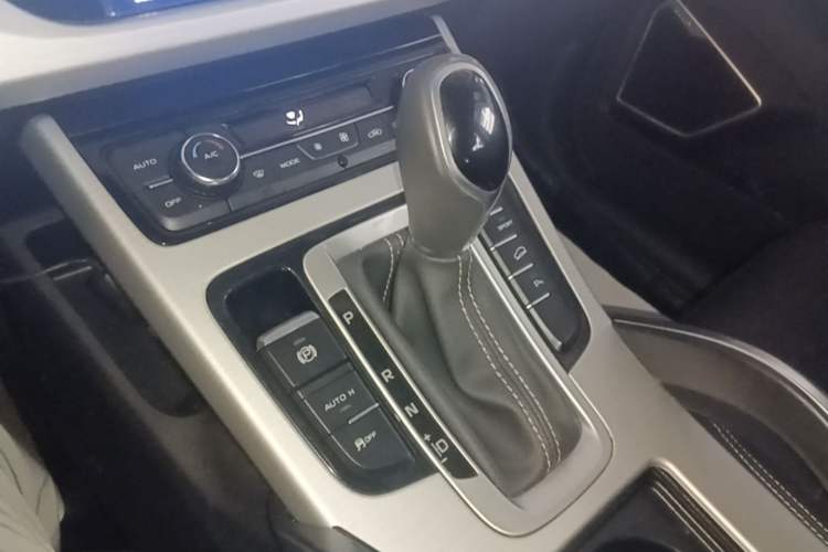 Used Geely Auto Emgrand X7 Sport 2016 1.8TD Automatic ZhiShang Model Gear Lever