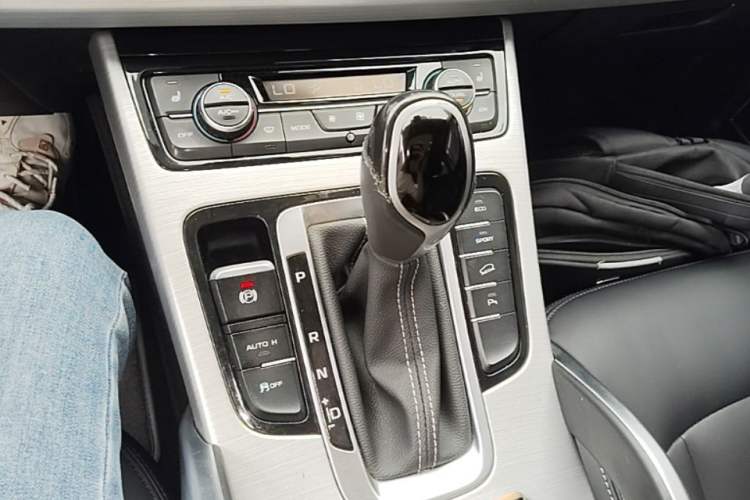 Used Geely Auto Emgrand X7 Sport 2016 1.8TD Automatic Smart Model Gear Lever