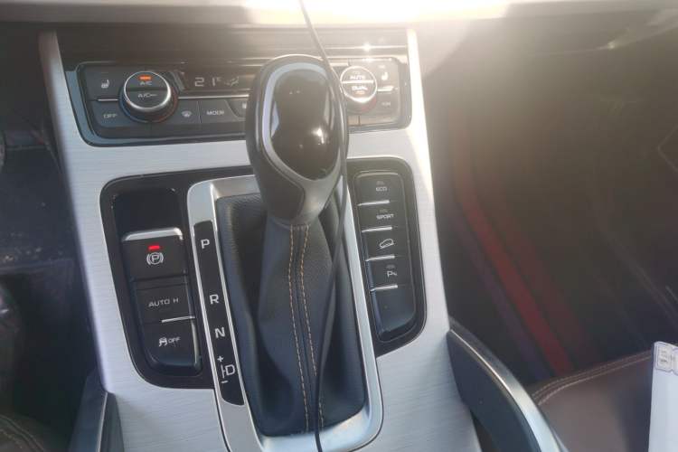 Used Geely Auto Emgrand X7 Sport 2016 1.8TD Automatic ZhiZun Version Gear Lever