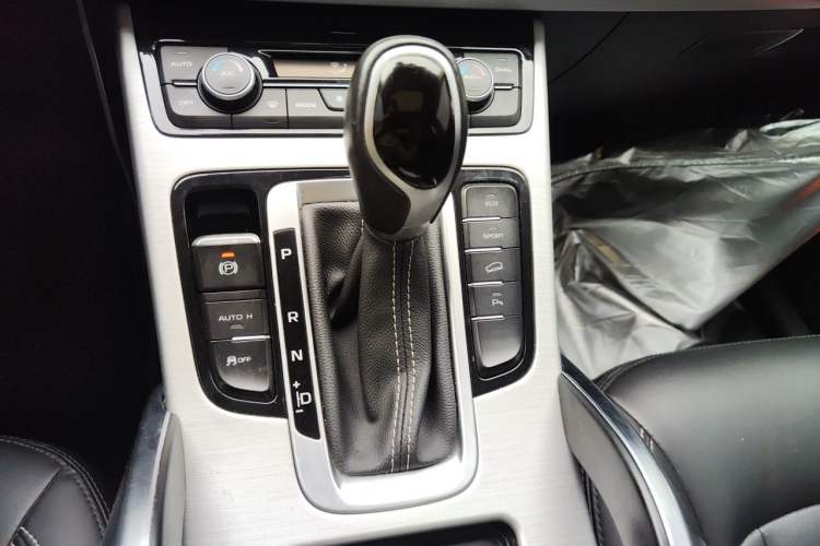 Used Geely Auto Emgrand X7 Sport 2016 1.8TD Automatic Smart Connectivity Version Gear Lever