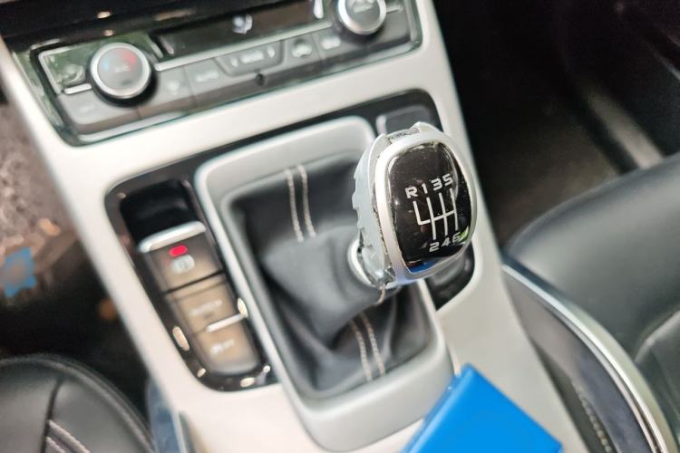 Used Geely Auto Emgrand X7 Sport 2016 2.0L Manual Smart Connect Version Gear Lever