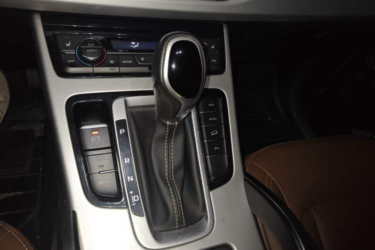 Used Geely Auto Emgrand X7 Sport 2016 1.8TD Automatic ZhiZun Version Gear Lever