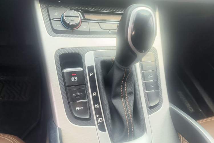 Used Geely Auto Emgrand X7 Sport 2016 1.8TD Automatic ZhiZun Version Gear Lever