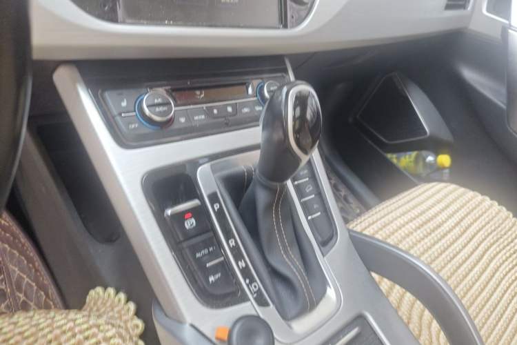 Used Geely Auto Emgrand X7 Sport 2016 1.8TD Automatic ZhiZun Version Gear Lever