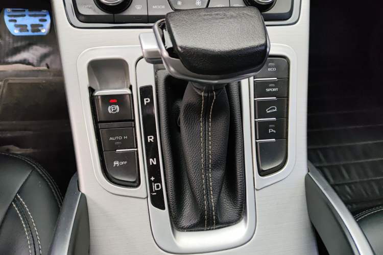 Used Geely Auto Emgrand X7 Sport 2016 1.8TD Automatic ZhiShang Model Gear Lever