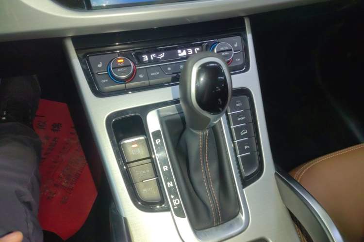 Used Geely Auto Emgrand X7 Sport 2016 1.8TD Automatic ZhiZun Version Gear Lever