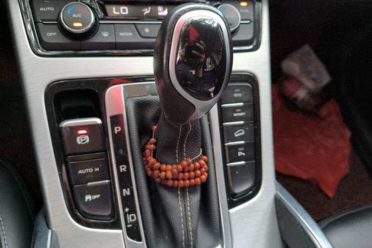 Used Geely Auto Emgrand X7 Sport 2016 1.8TD Automatic Smart Connectivity Version Gear Lever