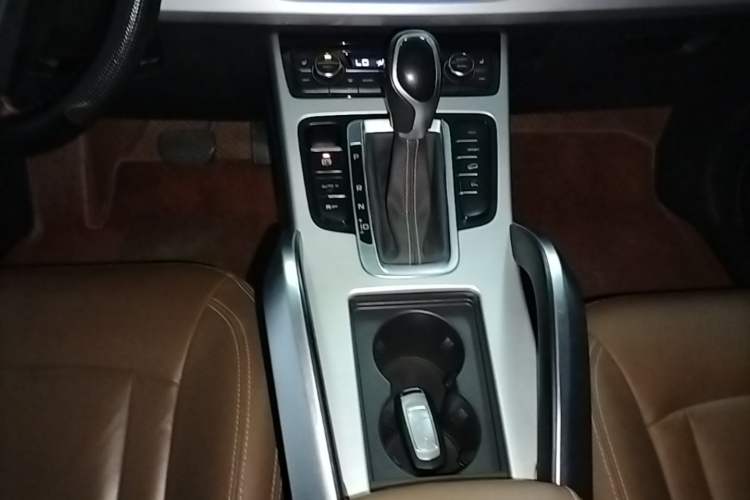 Used Geely Auto Emgrand X7 Sport 2016 1.8TD Automatic ZhiZun Version Gear Lever
