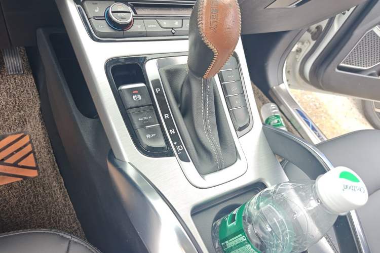 Used Geely Auto Emgrand X7 Sport 2016 1.8TD Automatic Smart Model Gear Lever
