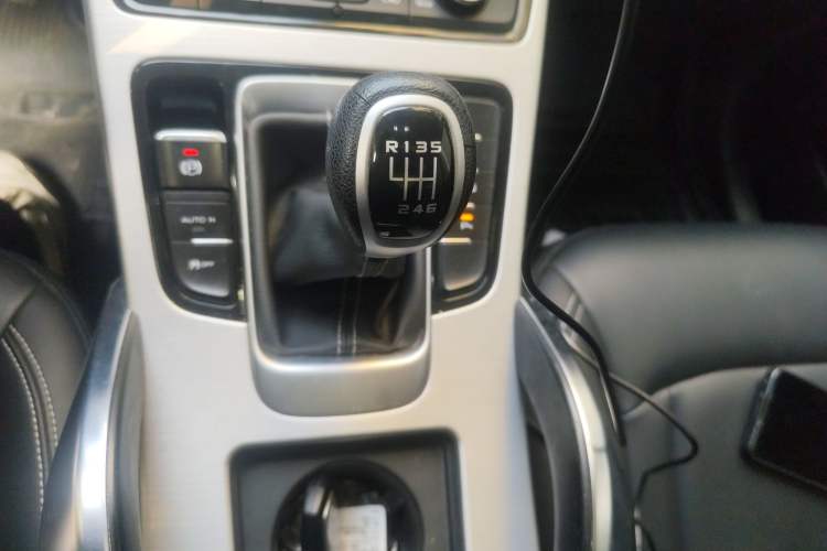 Used Geely Auto Emgrand X7 Sport 2016 2.0L Manual ZhiShang Version Gear Lever
