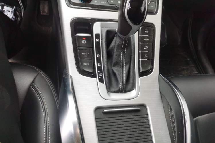 Used Geely Auto Emgrand X7 Sport 2016 1.8TD Automatic Smart Model Gear Lever