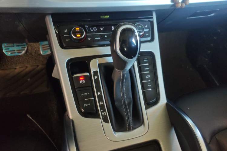 Used Geely Auto Emgrand X7 Sport 2016 1.8TD Automatic Smart Model Gear Lever