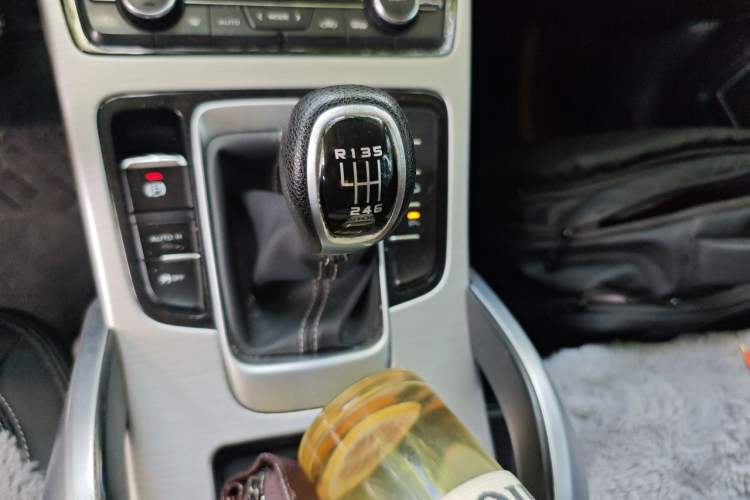Used Geely Auto Emgrand X7 Sport 2016 2.0L Manual Smart Connect Version Gear Lever