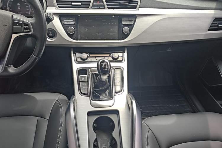 Used Geely Auto Emgrand X7 Sport 2016 2.0L Manual Smart Connect Version Gear Lever