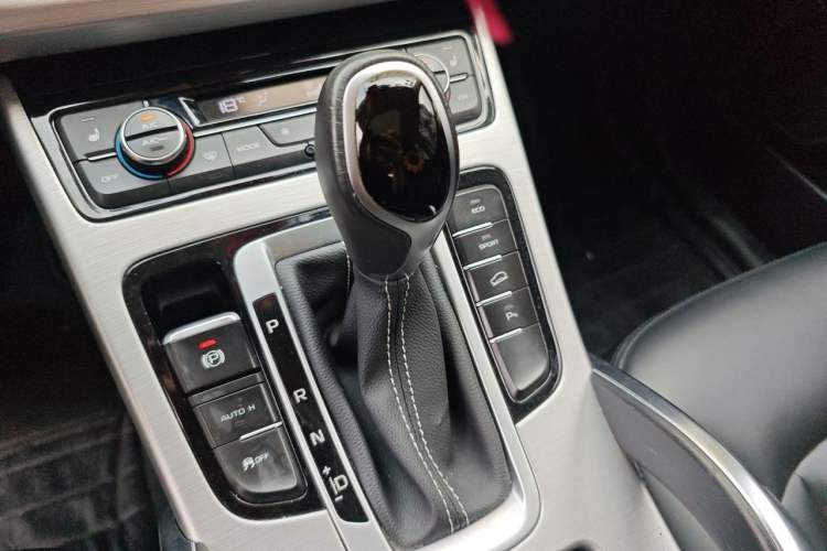 Used Geely Auto Emgrand X7 Sport 2016 1.8TD Automatic Smart Model Gear Lever