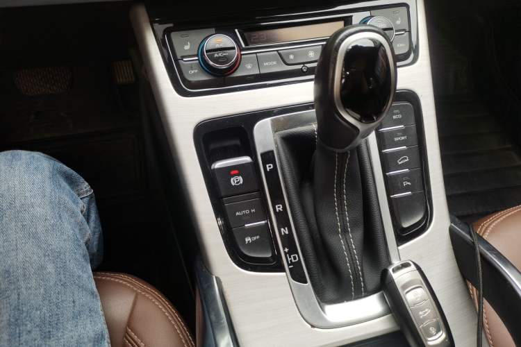 Used Geely Auto Emgrand X7 Sport 2016 1.8TD Automatic ZhiZun Version Gear Lever