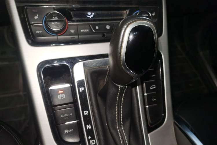 Used Geely Auto Emgrand X7 Sport 2016 1.8TD Automatic Smart Model Gear Lever