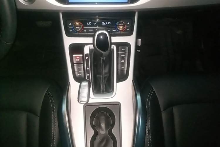 Used Geely Auto Emgrand X7 Sport 2016 1.8TD Automatic Smart Model Gear Lever