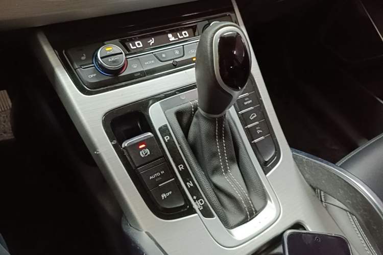 Used Geely Auto Emgrand X7 Sport 2016 1.8TD Automatic Smart Model Gear Lever