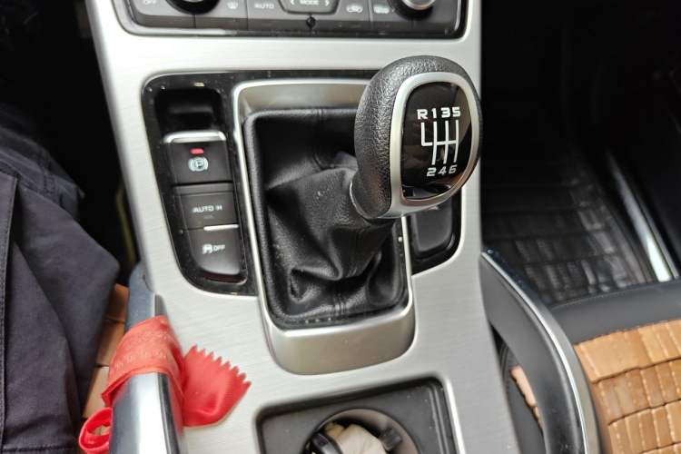 Used Geely Auto Emgrand X7 Sport 2016 2.0L Manual ZhiShang Version Gear Lever