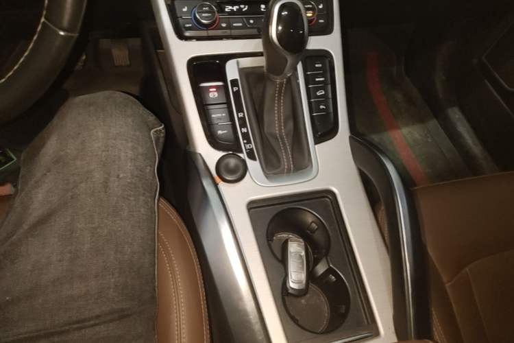 Used Geely Auto Emgrand X7 Sport 2016 1.8TD Automatic ZhiZun Version Gear Lever
