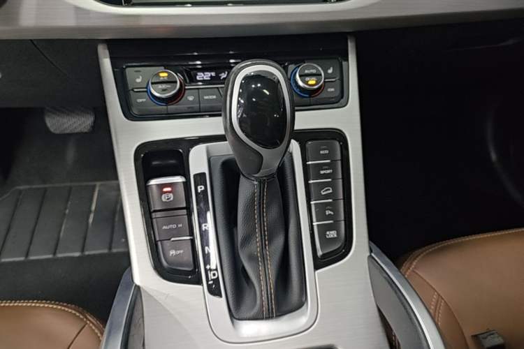 Used Geely Auto Emgrand X7 Sport 2016 1.8TD Automatic All-Wheel-Drive ZhiZun Edition Gear Lever
