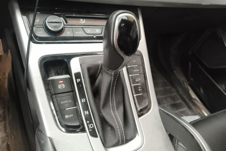 Used Geely Auto Emgrand X7 Sport 2016 1.8TD Automatic Smart Model Gear Lever