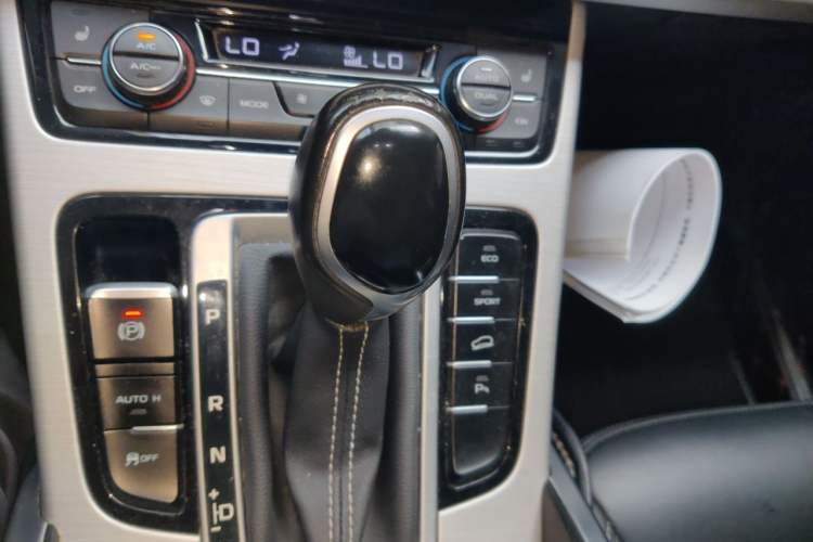 Used Geely Auto Emgrand X7 Sport 2016 1.8TD Automatic Smart Model Gear Lever