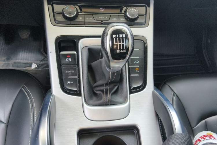 Used Geely Auto Emgrand X7 Sport 2016 2.0L Manual ZhiShang Version Gear Lever