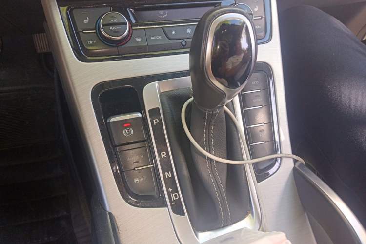 Used Geely Auto Emgrand X7 Sport 2016 1.8TD Automatic Smart Model Gear Lever