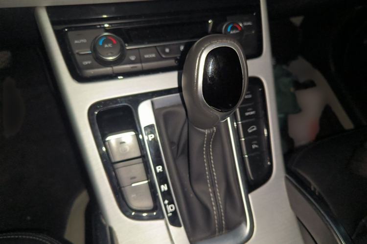 Used Geely Auto Emgrand X7 Sport 2016 1.8TD Automatic Smart Connectivity Version Gear Lever