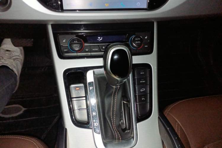 Used Geely Auto Emgrand X7 Sport 2016 1.8TD Automatic ZhiZun Version Gear Lever