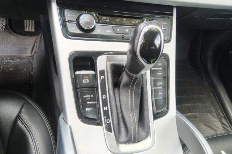 Used Geely Auto Emgrand X7 Sport 2016 1.8TD Automatic Smart Connectivity Version Gear Lever