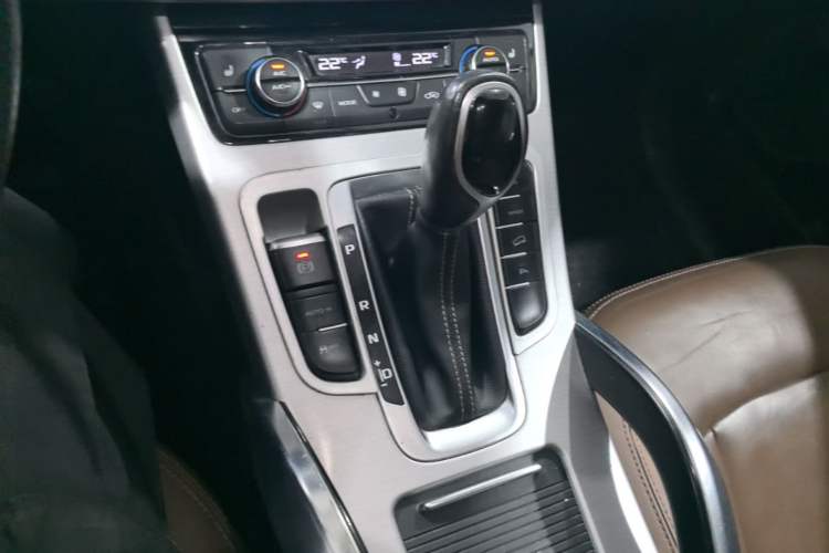 Used Geely Auto Emgrand X7 Sport 2016 1.8TD Automatic ZhiZun Version Gear Lever