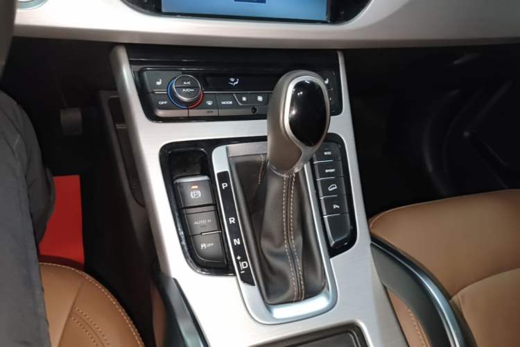Used Geely Auto Emgrand X7 Sport 2016 1.8TD Automatic ZhiZun Version Gear Lever