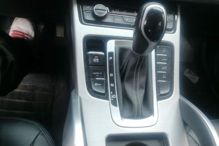 Used Geely Auto Emgrand X7 Sport 2016 1.8TD Automatic Smart Model Gear Lever
