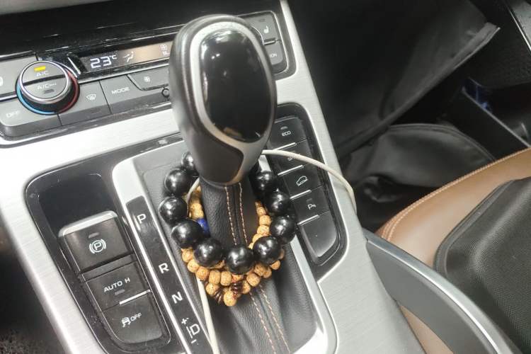 Used Geely Auto Emgrand X7 Sport 2016 1.8TD Automatic ZhiZun Version Gear Lever